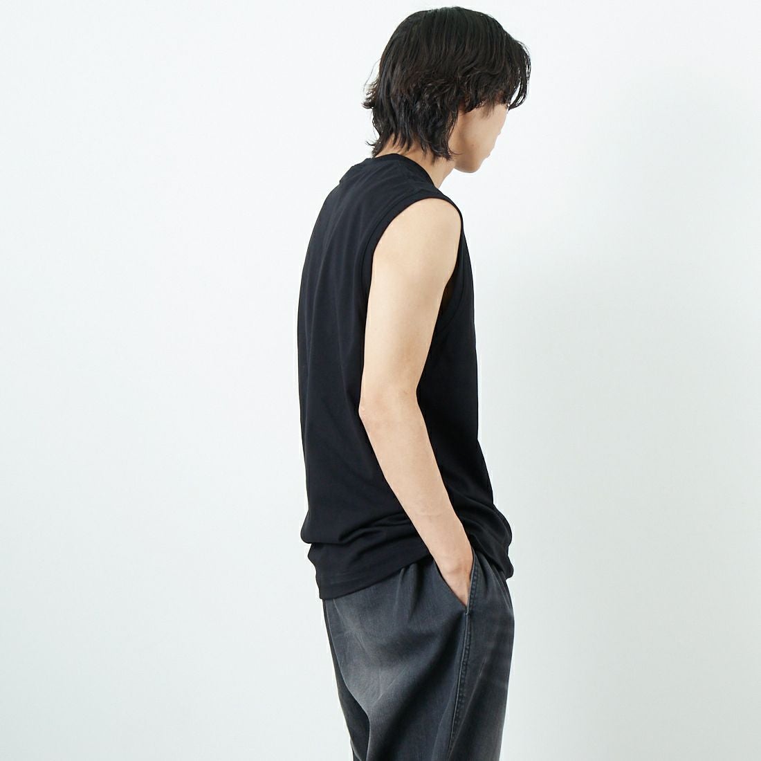 SLICK [スリック] 40/2天竺ノースリーブTシャツ [5230123] 700 BLACK &&モデル身長：179cm 着用サイズ：1&&