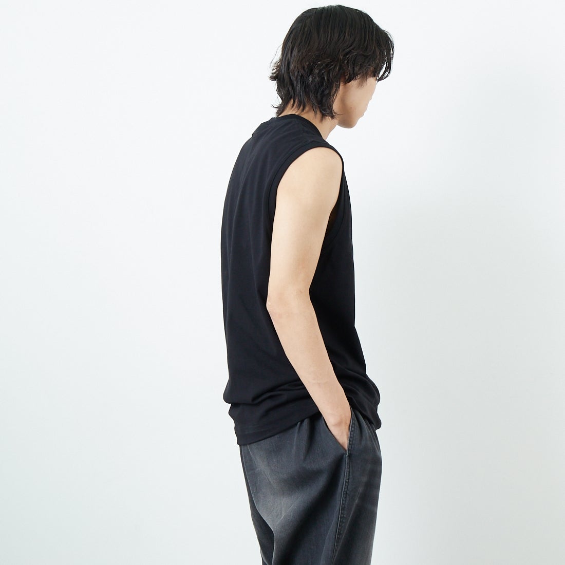 SLICK [スリック] 40/2天竺ノースリーブTシャツ [5230123] 700 BLACK &&モデル身長：179cm 着用サイズ：1&&