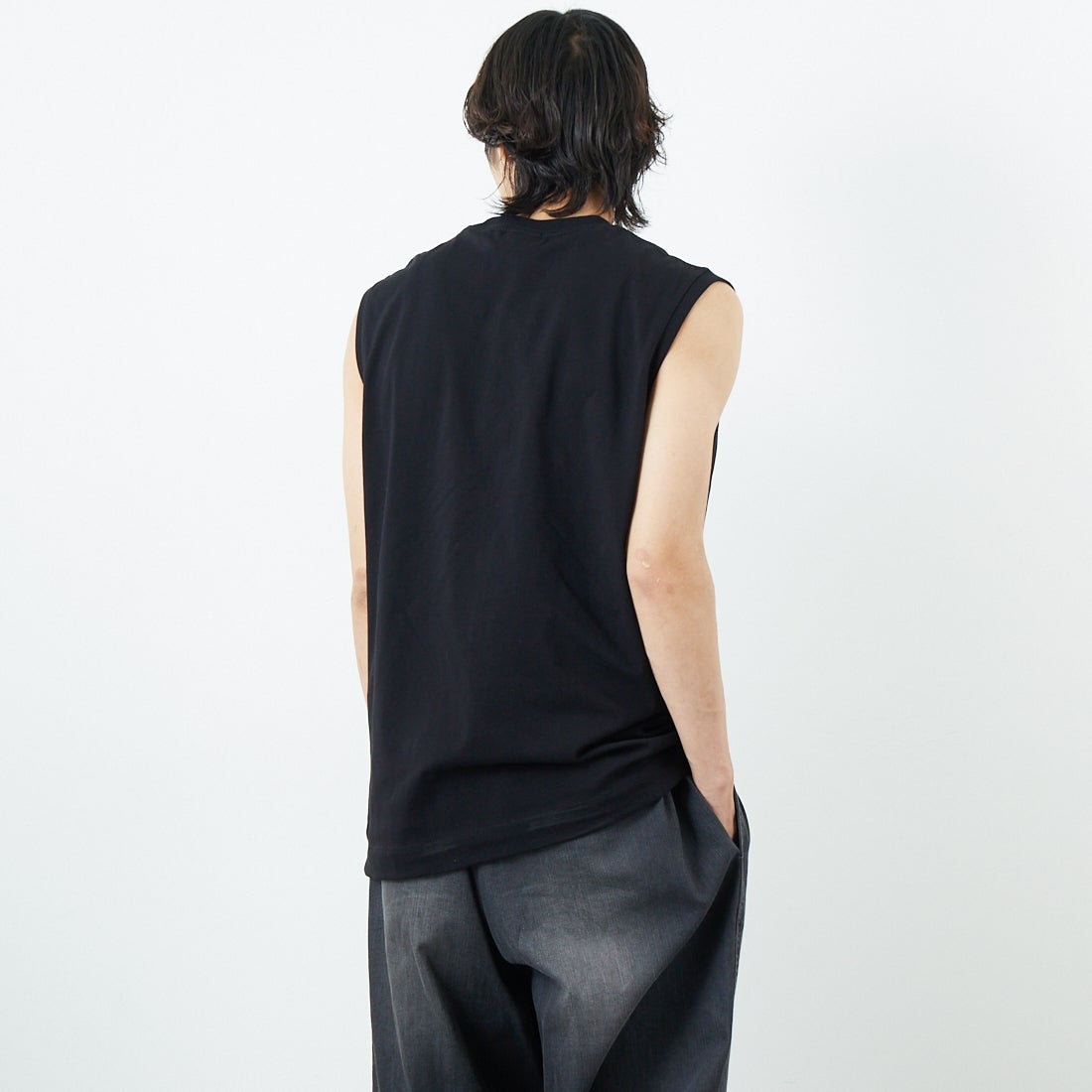SLICK [スリック] 40/2天竺ノースリーブTシャツ [5230123] 700 BLACK &&モデル身長：179cm 着用サイズ：1&&
