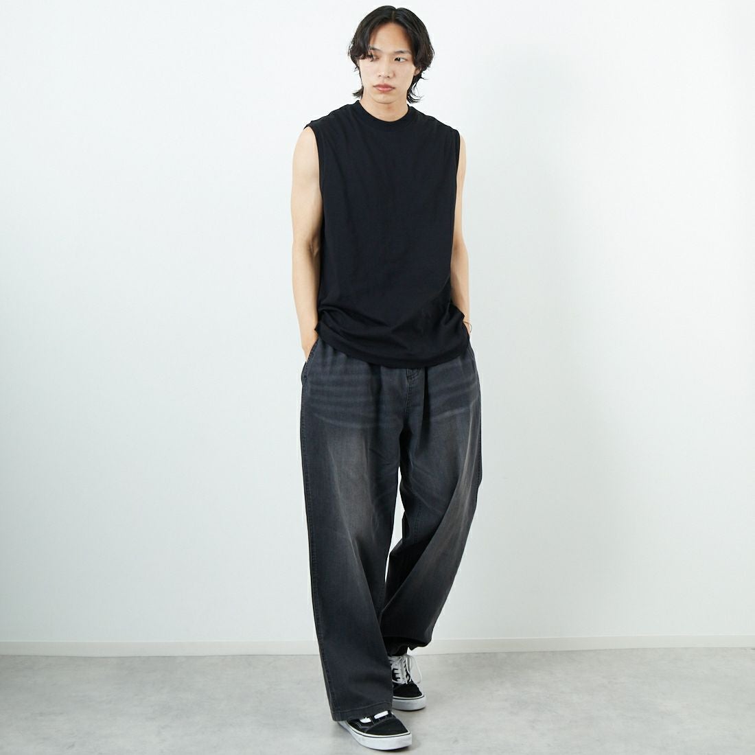 SLICK [スリック] 40/2天竺ノースリーブTシャツ [5230123] 700 BLACK &&モデル身長：179cm 着用サイズ：1&&