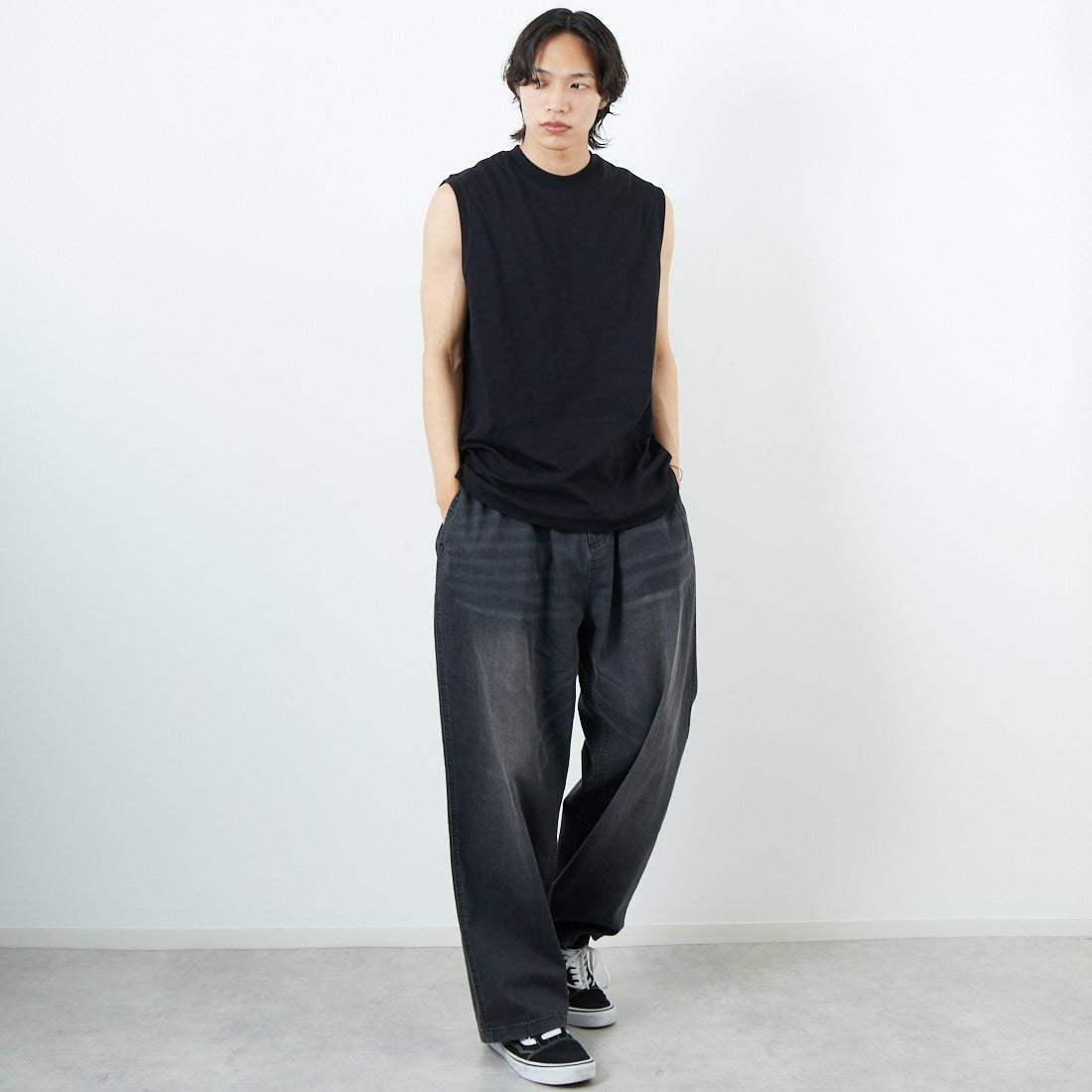 SLICK [スリック] 40/2天竺ノースリーブTシャツ [5230123] 700 BLACK &&モデル身長：179cm 着用サイズ：1&&