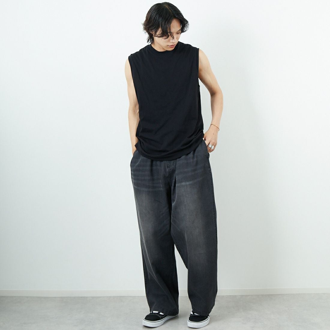 SLICK [スリック] 40/2天竺ノースリーブTシャツ [5230123] 700 BLACK &&モデル身長：179cm 着用サイズ：1&&