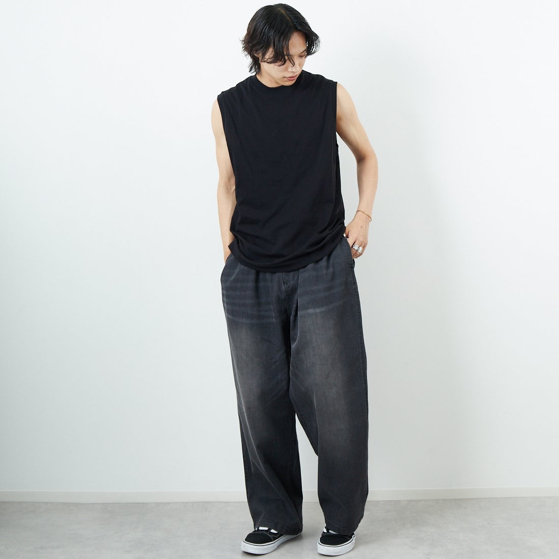 SLICK [スリック] 40/2天竺ノースリーブTシャツ [5230123] 700 BLACK &&モデル身長：179cm 着用サイズ：1&&
