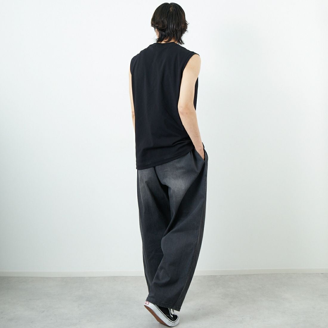 SLICK [スリック] 40/2天竺ノースリーブTシャツ [5230123] 700 BLACK &&モデル身長：179cm 着用サイズ：1&&