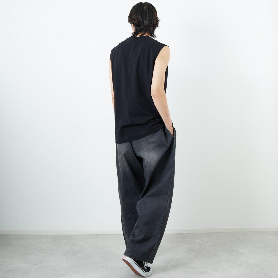 SLICK [スリック] 40/2天竺ノースリーブTシャツ [5230123] 700 BLACK &&モデル身長：179cm 着用サイズ：1&&