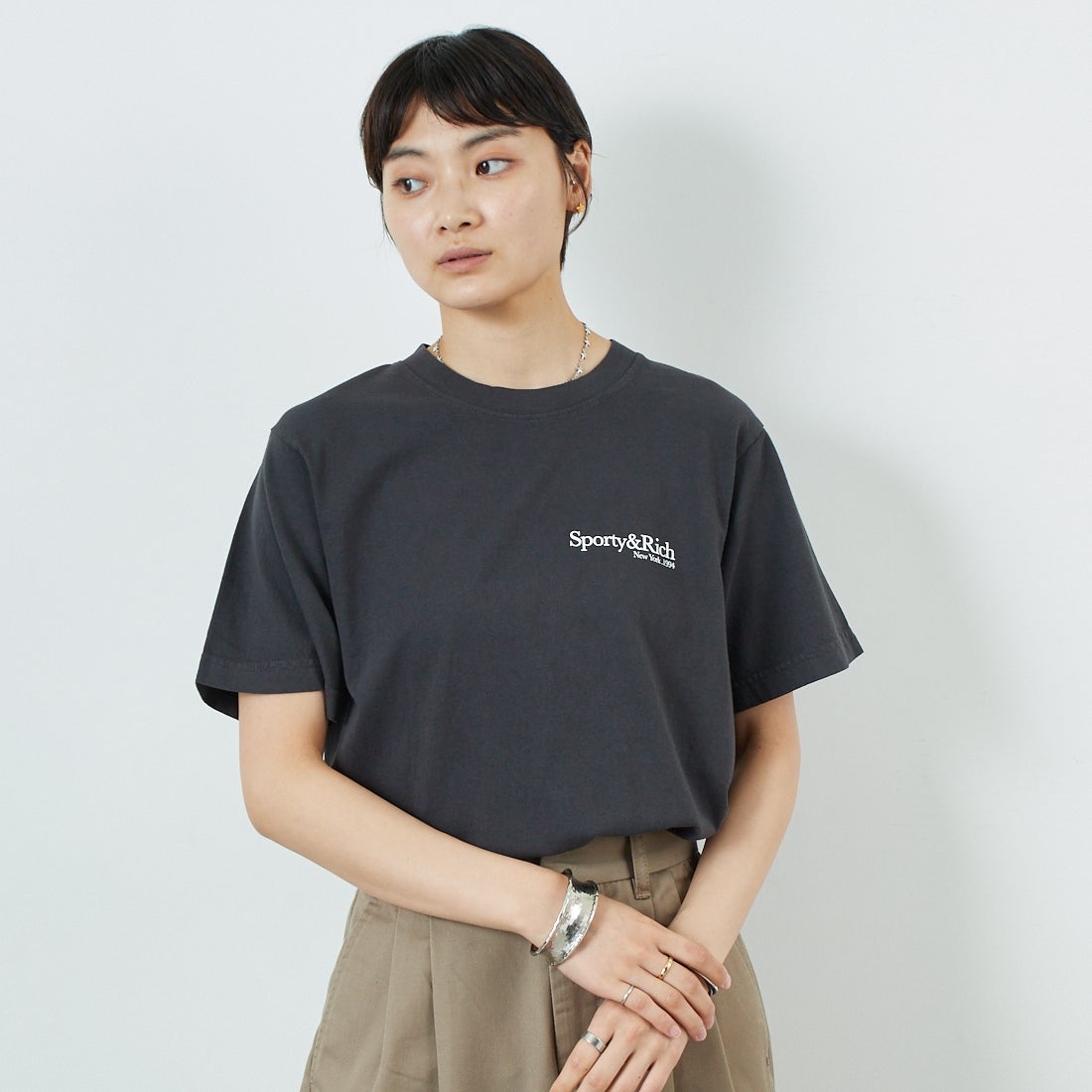 Sporty&Rich [スポーティアンドリッチ] HWCNY ショートスリーブTシャツ [TO043622016] F.BLACK &&モデル身長：160cm 着用サイズ：S&&