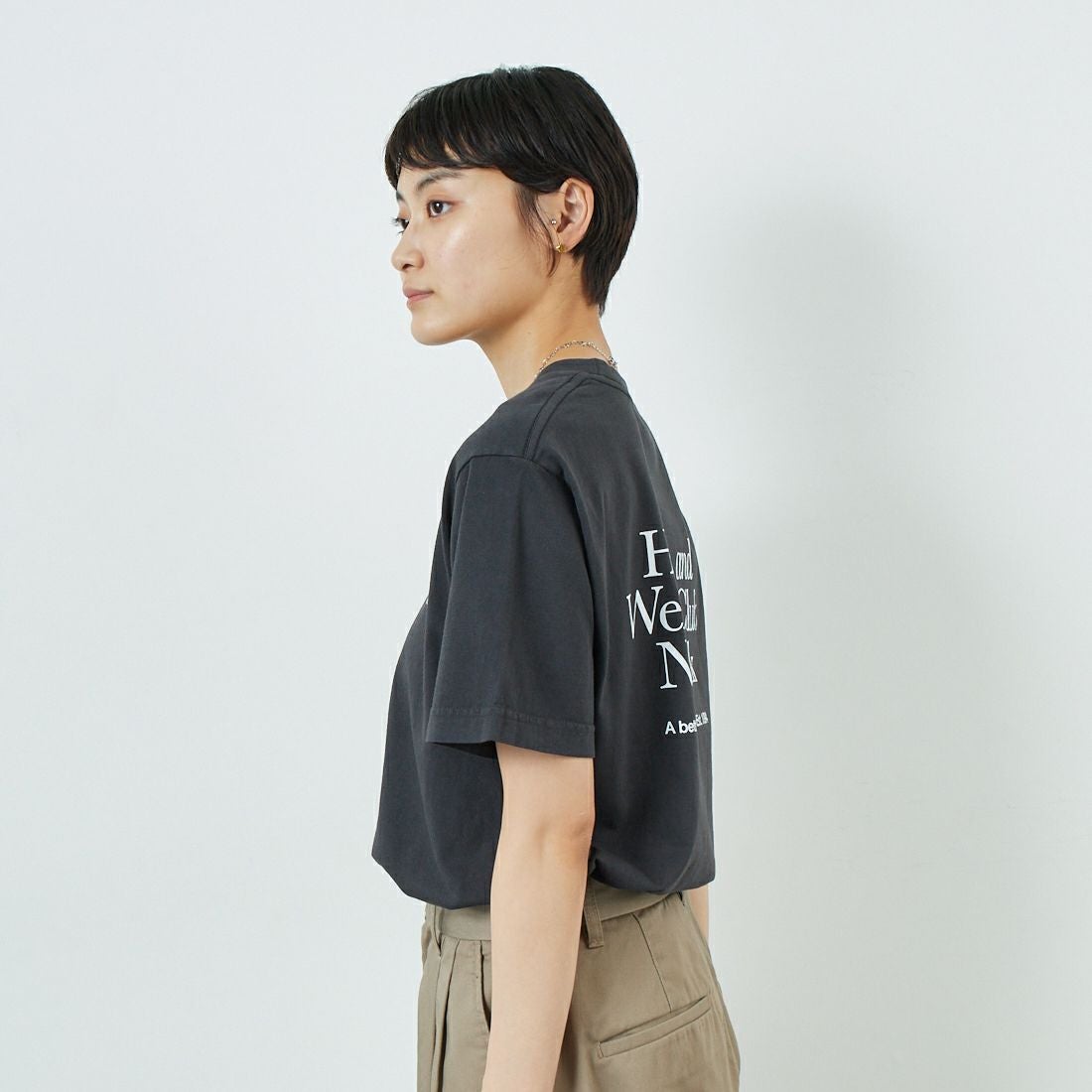 Sporty&Rich [スポーティアンドリッチ] HWCNY ショートスリーブTシャツ [TO043622016] F.BLACK &&モデル身長：160cm 着用サイズ：S&&