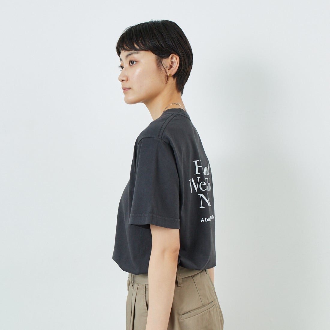 Sporty&Rich [スポーティアンドリッチ] HWCNY ショートスリーブTシャツ [TO043622016] F.BLACK &&モデル身長：160cm 着用サイズ：S&&