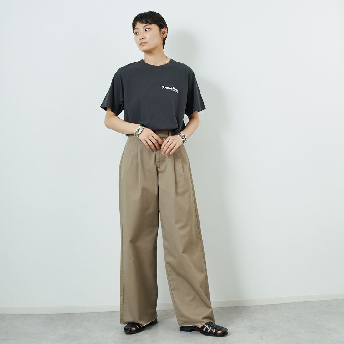 Sporty&Rich [スポーティアンドリッチ] HWCNY ショートスリーブTシャツ [TO043622016] F.BLACK &&モデル身長：160cm 着用サイズ：S&&