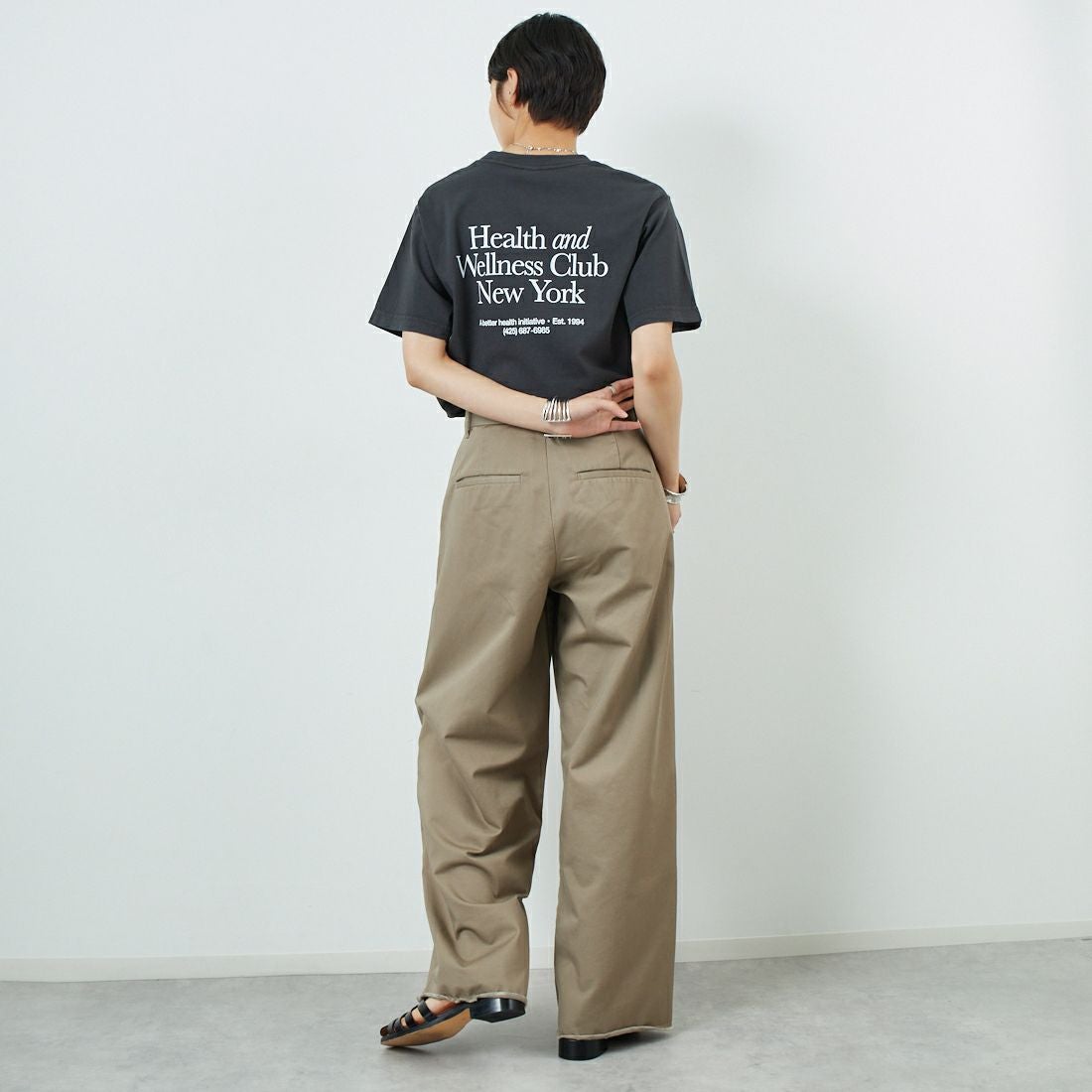 Sporty&Rich [スポーティアンドリッチ] HWCNY ショートスリーブTシャツ [TO043622016] F.BLACK &&モデル身長：160cm 着用サイズ：S&&