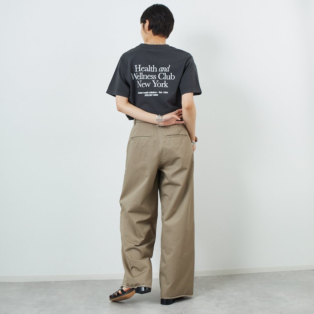 Sporty&Rich [スポーティアンドリッチ] HWCNY ショートスリーブTシャツ [TO043622016] F.BLACK &&モデル身長：160cm 着用サイズ：S&&