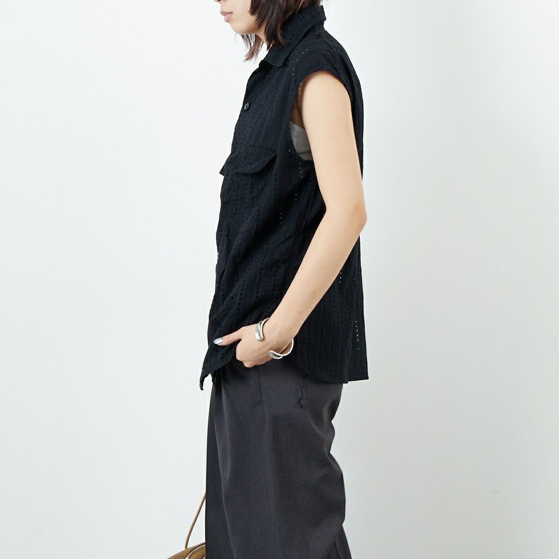 THE ALASKAN [アラスカン] ハコバストライプ ノースリーブブラウス [AL251HS16021] BLACK &&モデル身長：167cm 着用サイズ：S&&