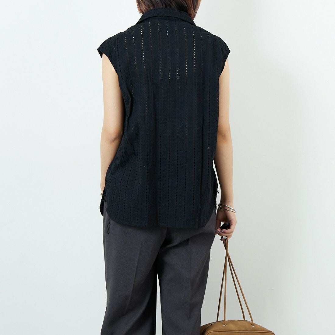 THE ALASKAN [アラスカン] ハコバストライプ ノースリーブブラウス [AL251HS16021] BLACK &&モデル身長：167cm 着用サイズ：S&&