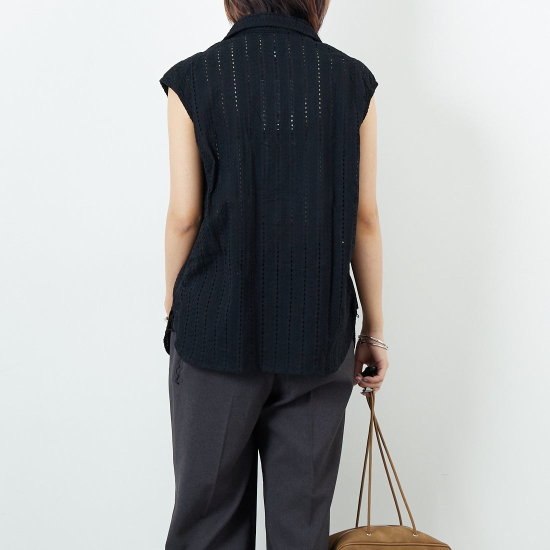 THE ALASKAN [アラスカン] ハコバストライプ ノースリーブブラウス [AL251HS16021] BLACK &&モデル身長：167cm 着用サイズ：S&&