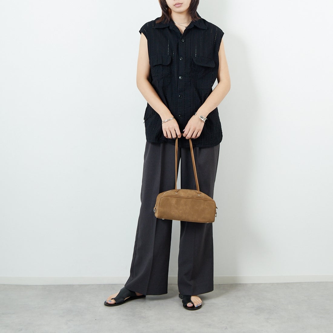 THE ALASKAN [アラスカン] ハコバストライプ ノースリーブブラウス [AL251HS16021] BLACK &&モデル身長：167cm 着用サイズ：S&&