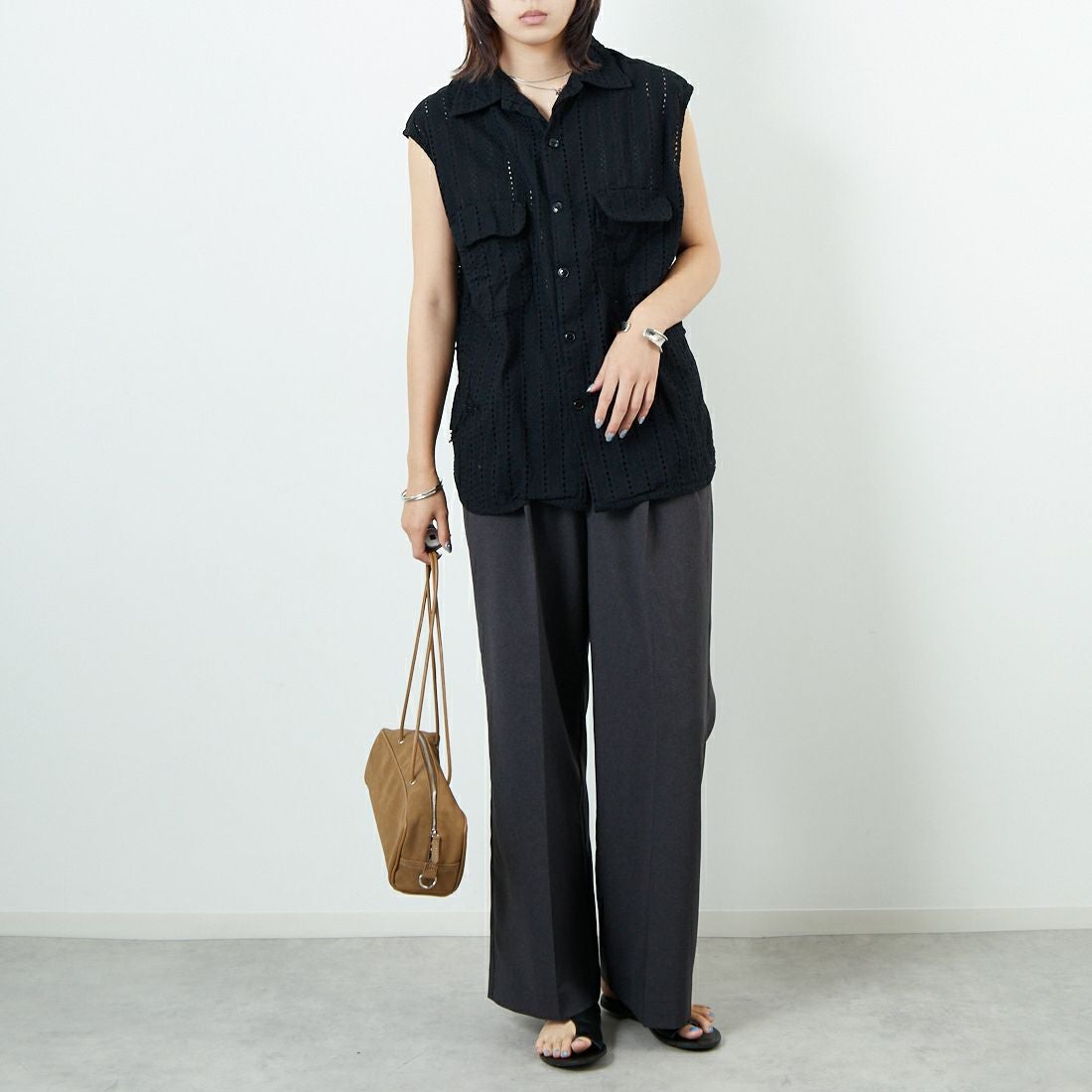 THE ALASKAN [アラスカン] ハコバストライプ ノースリーブブラウス [AL251HS16021] BLACK &&モデル身長：167cm 着用サイズ：S&&