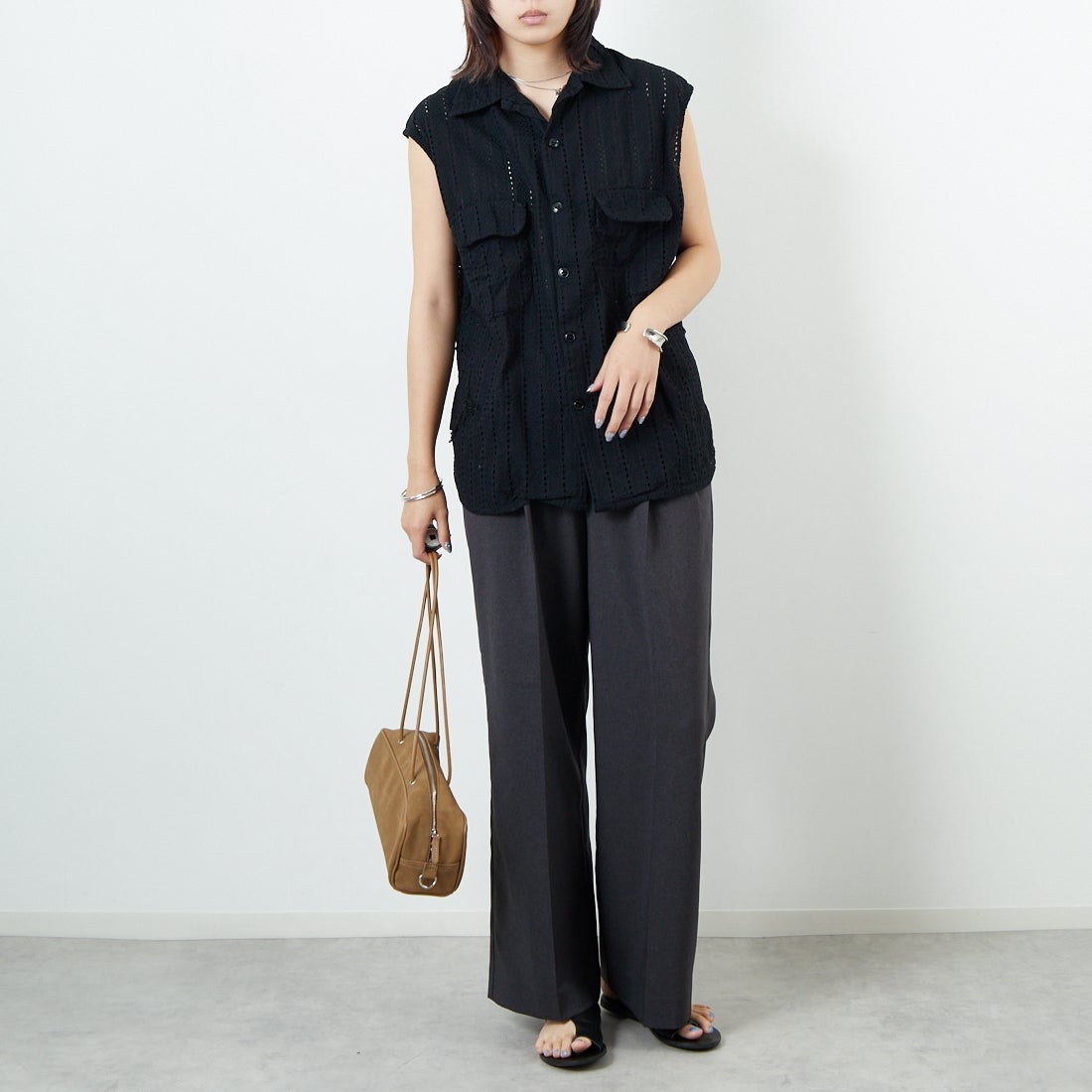 THE ALASKAN [アラスカン] ハコバストライプ ノースリーブブラウス [AL251HS16021] BLACK &&モデル身長：167cm 着用サイズ：S&&