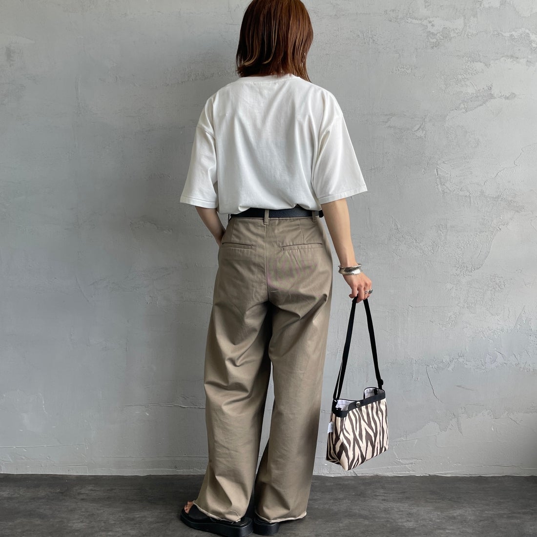 SCREEN STARS [スクリーンスターズ] 別注 ドッグ&キャットプリントTシャツ [2522-SSIN-JF] WHT DOG &&モデル身長：158cm 着用サイズ：F&&