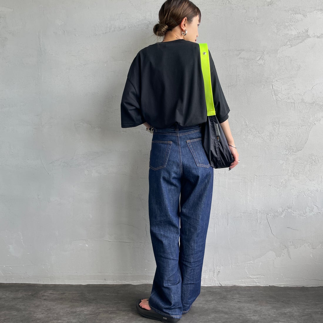 SCREEN STARS [スクリーンスターズ] 別注 ドッグ&キャットプリントTシャツ [2522-SSIN-JF] BLK DOG &&モデル身長：150cm 着用サイズ：F&&