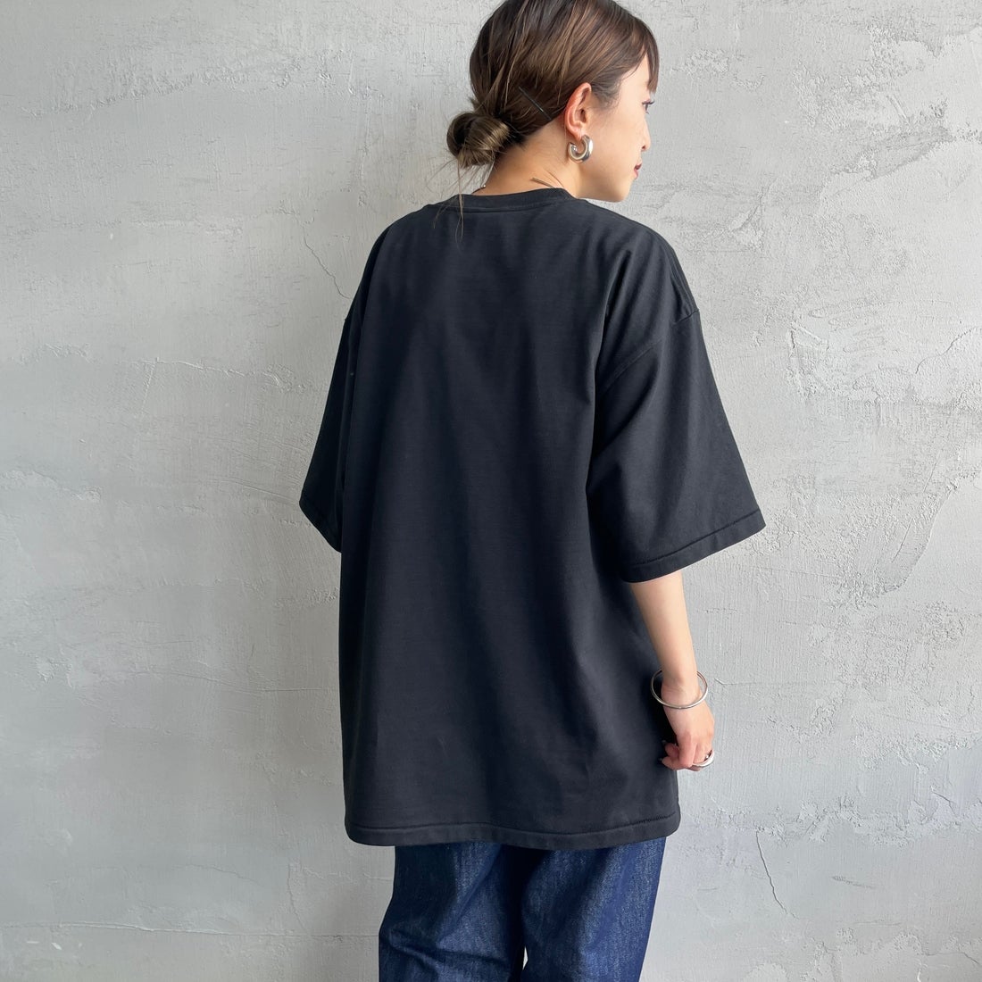 SCREEN STARS [スクリーンスターズ] 別注 ドッグ&キャットプリントTシャツ [2522-SSIN-JF] BLK DOG &&モデル身長：150cm 着用サイズ：F&&