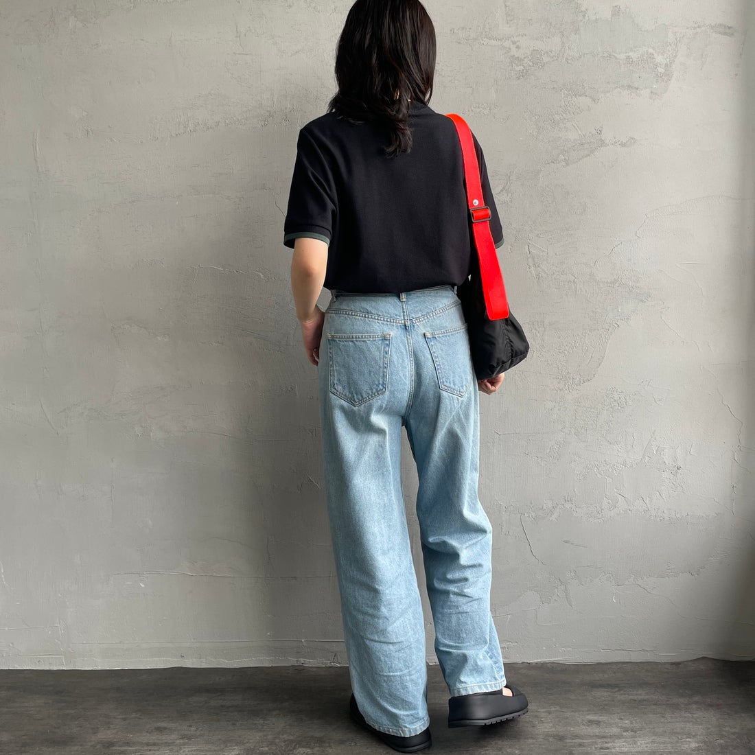 FRED PERRY [フレッドペリー] 袖ティップライン ワンポイント刺繍ロゴ 鹿の子Tシャツ [M4654] Y43 BLK/CR &&モデル身長：160cm 着用サイズ：S&&