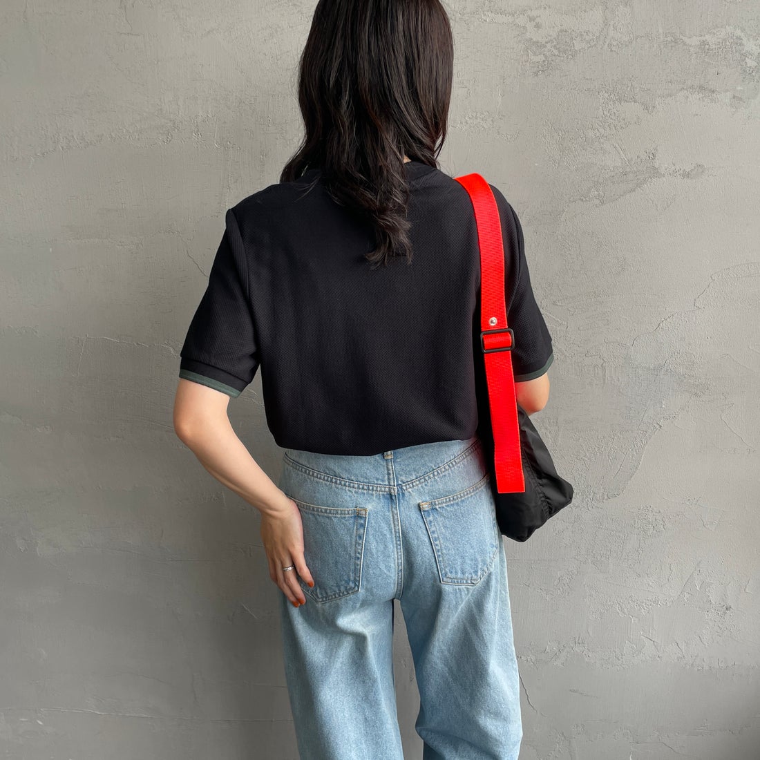 FRED PERRY [フレッドペリー] 袖ティップライン ワンポイント刺繍ロゴ 鹿の子Tシャツ [M4654] Y43 BLK/CR &&モデル身長：160cm 着用サイズ：S&&