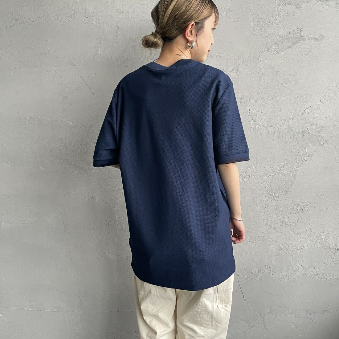 FRED PERRY [フレッドペリー] 袖ティップライン ワンポイント刺繍ロゴ 鹿の子Tシャツ [M4654] Y48 TENNIS &&モデル身長：150cm 着用サイズ：S&&