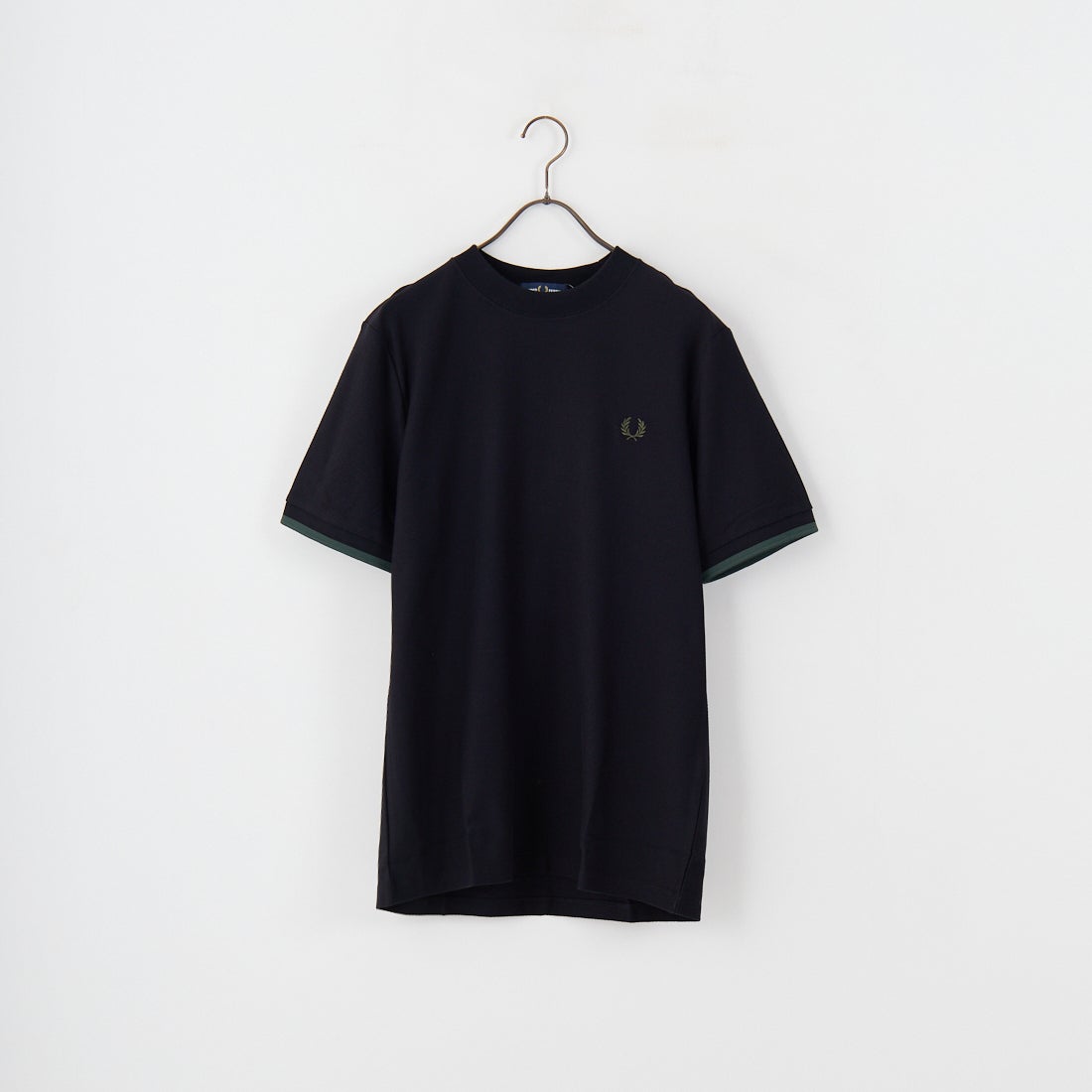 FRED PERRY [フレッドペリー] 袖ティップライン ワンポイント刺繍ロゴ 鹿の子Tシャツ [M4654] Y43 BLK/CR