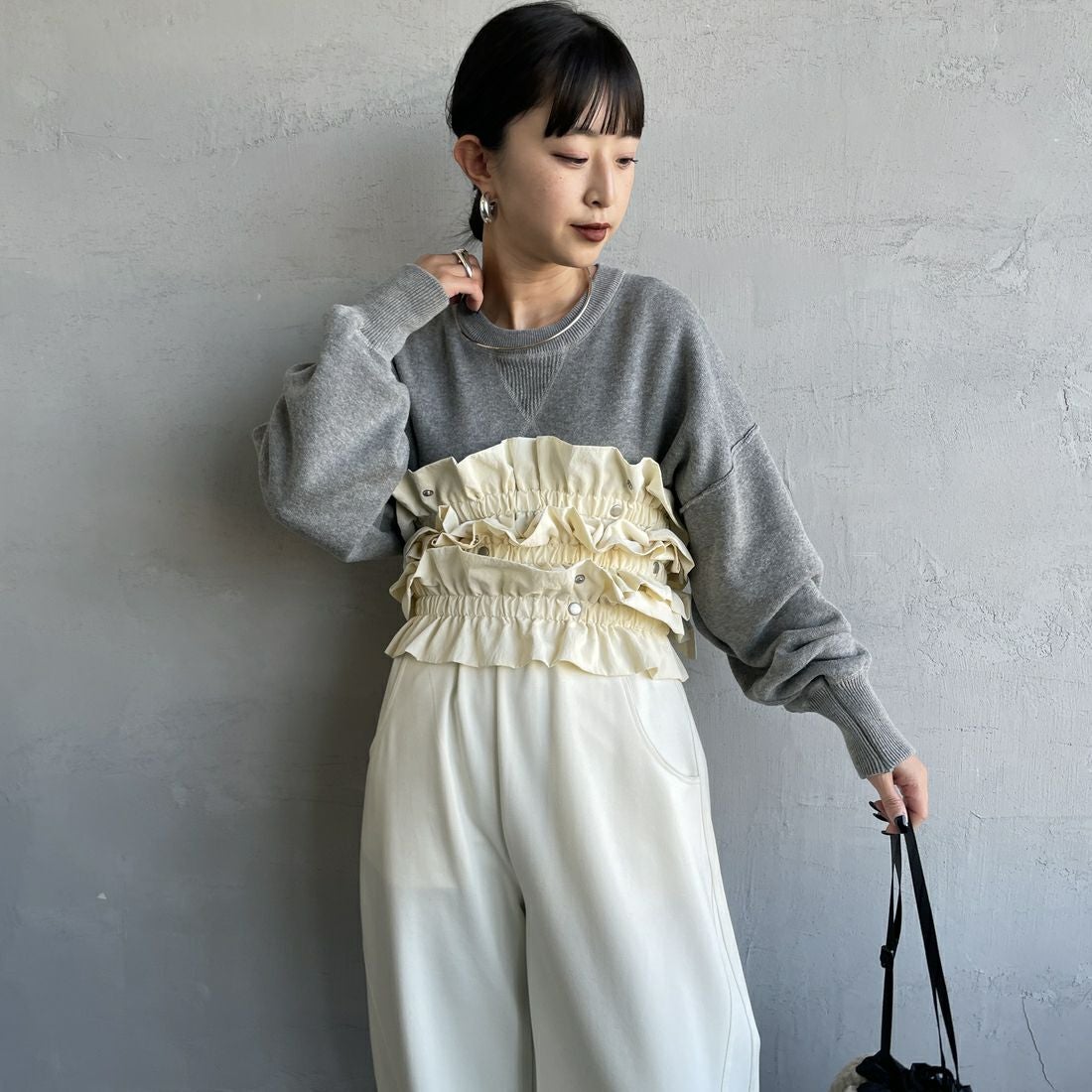 nenom [ネノム] マルチWAYギャザーフリルベスト [NE25132006] 02 OFF &&モデル身長：150cm 着用サイズ：F&&