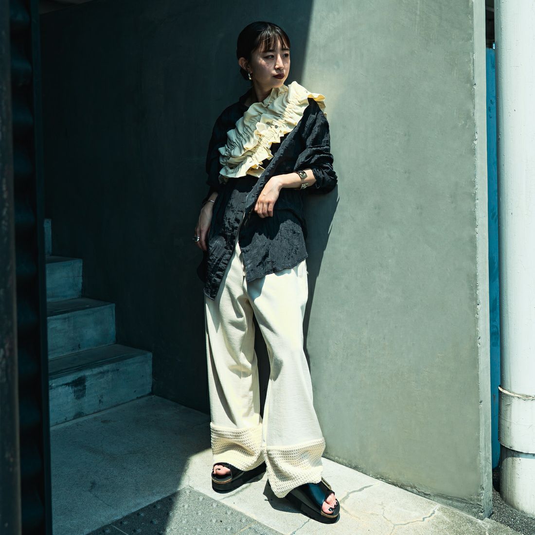 nenom [ネノム] マルチWAYギャザーフリルベスト [NE25132006] 02 OFF &&モデル身長：150cm 着用サイズ：F&&