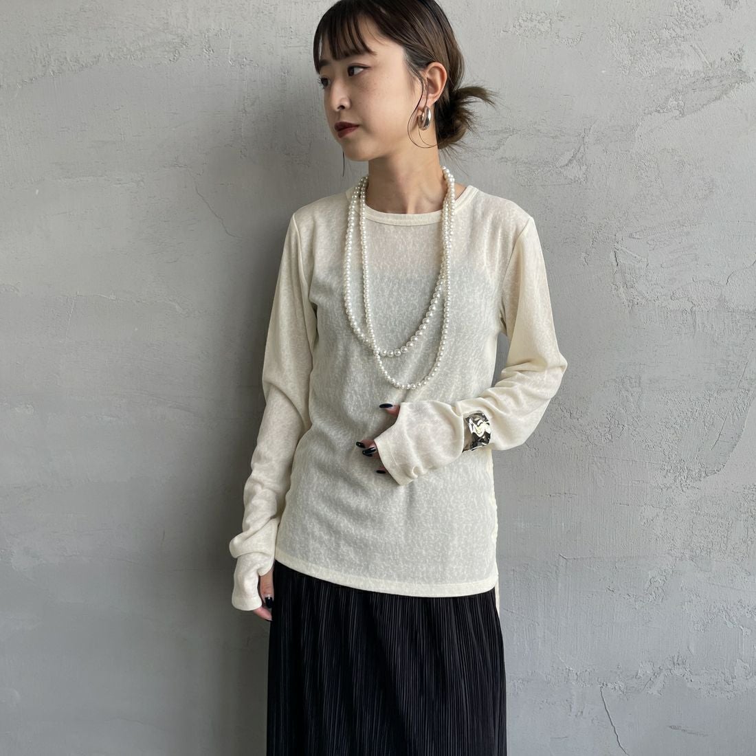 nenom [ネノム] サイドドロストシアーカットソー [NE25132001] 21 IVORY &&モデル身長：150cm 着用サイズ：F&&