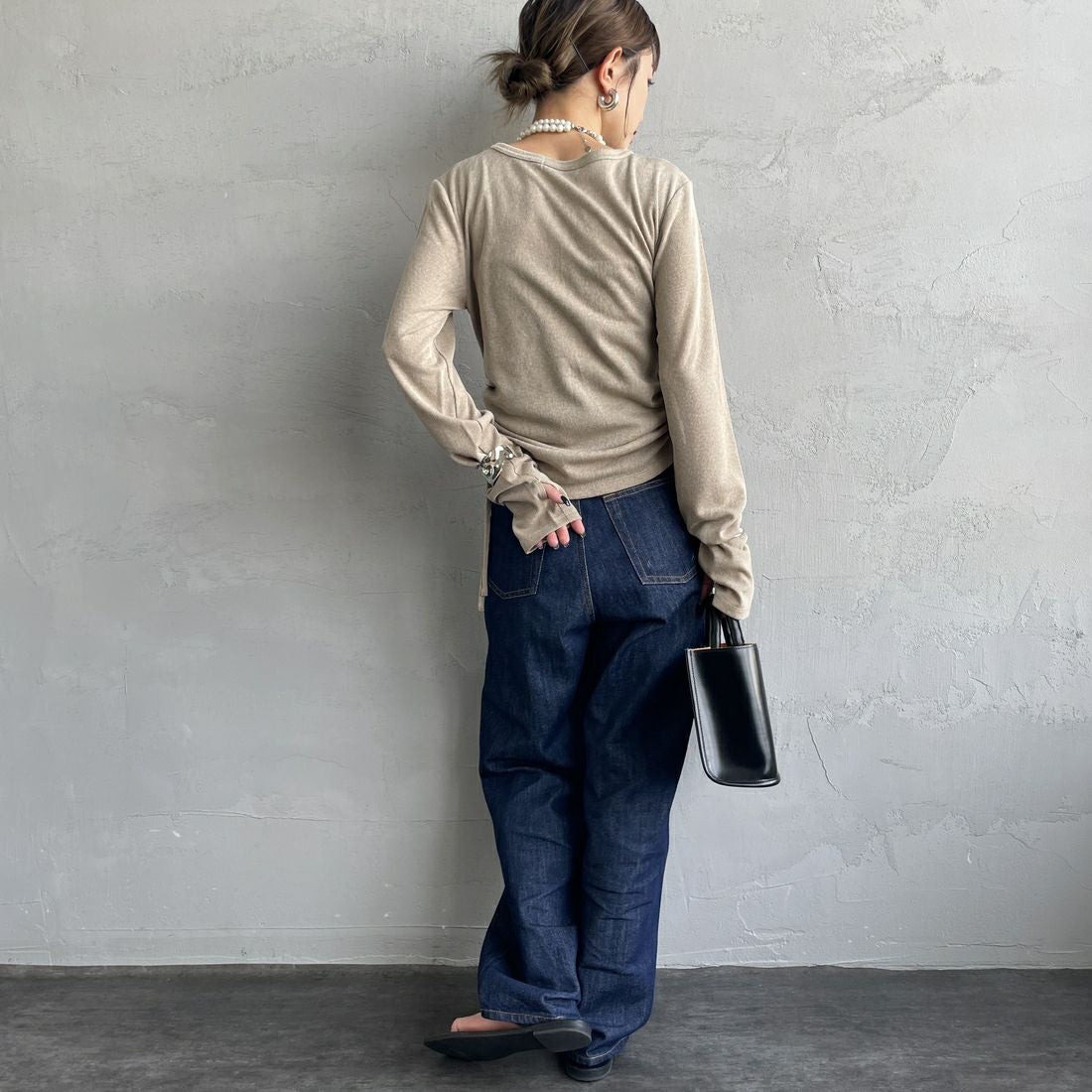 nenom [ネノム] サイドドロストシアーカットソー [NE25132001] 22 BEIGE &&モデル身長：150cm 着用サイズ：F&&