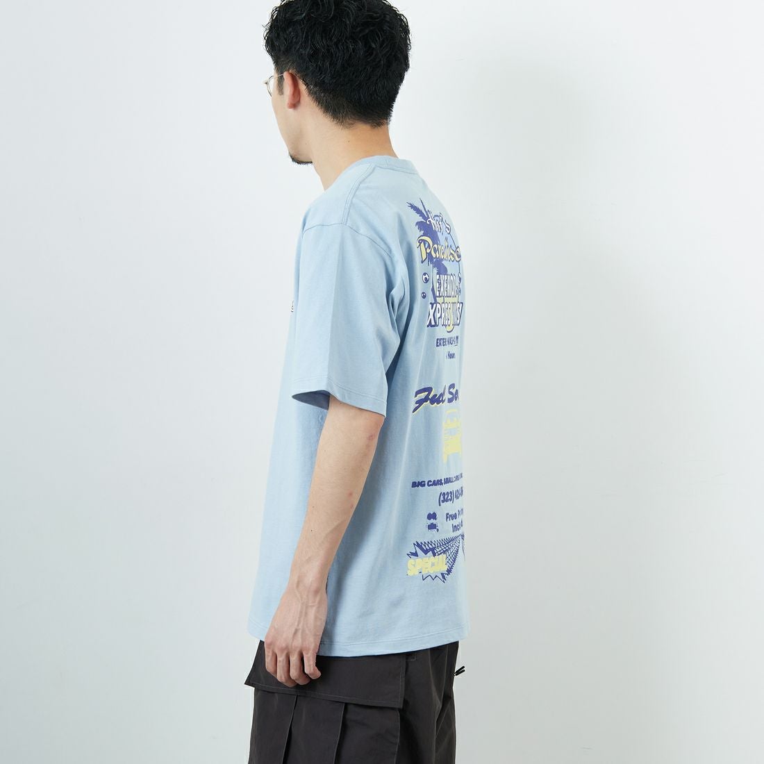 HUF [ハフ] フルサービス ショートスリーブTシャツ [TS02455] SKY &&モデル身長：168cm 着用サイズ：M&&
