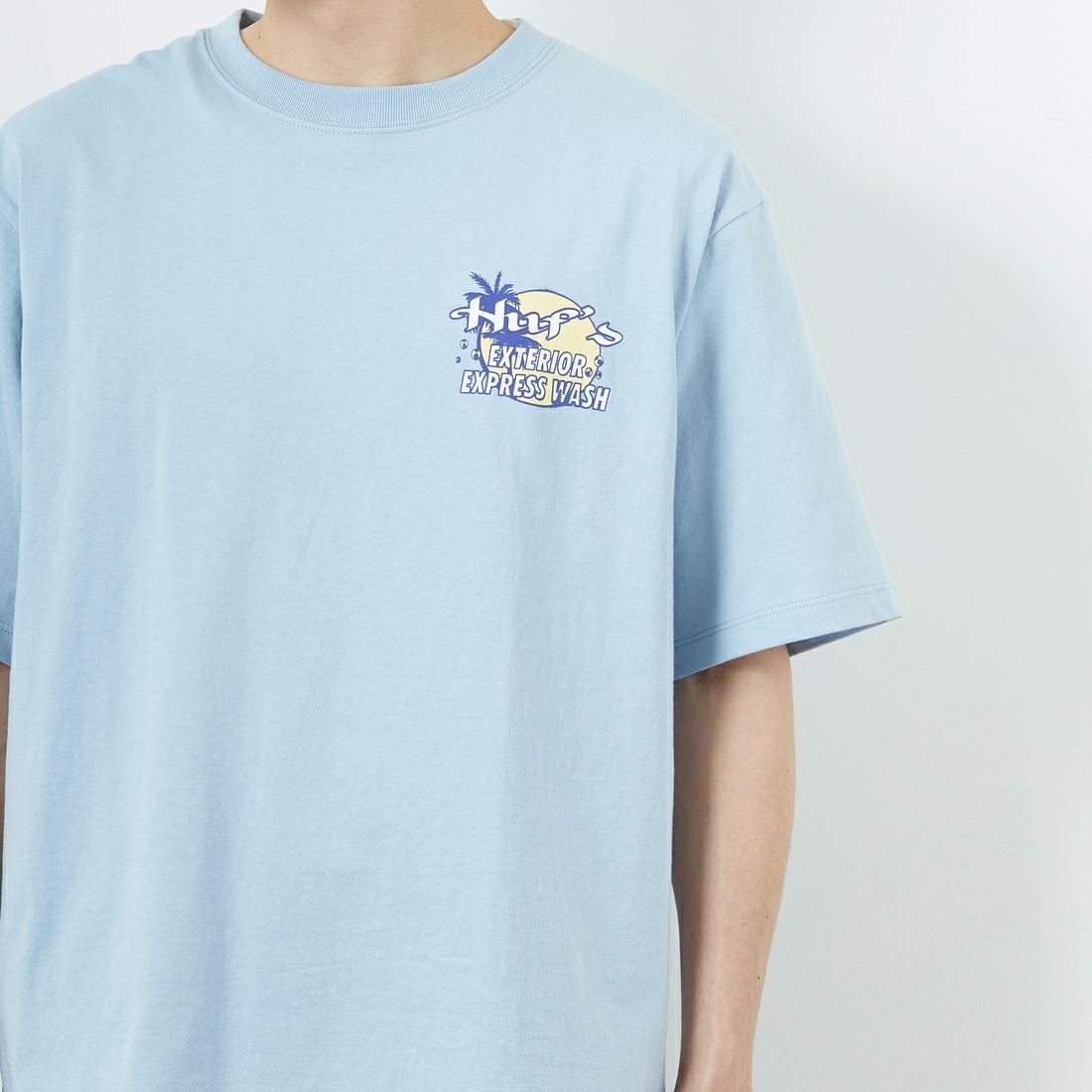 HUF [ハフ] フルサービス ショートスリーブTシャツ [TS02455] SKY &&モデル身長：168cm 着用サイズ：M&&
