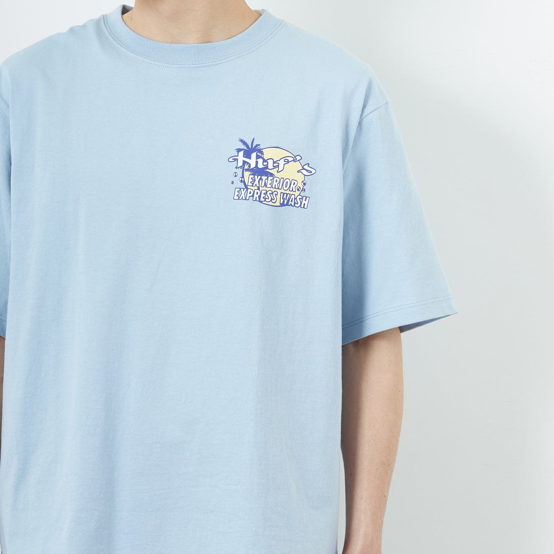 HUF [ハフ] フルサービス ショートスリーブTシャツ [TS02455] SKY &&モデル身長：168cm 着用サイズ：M&&