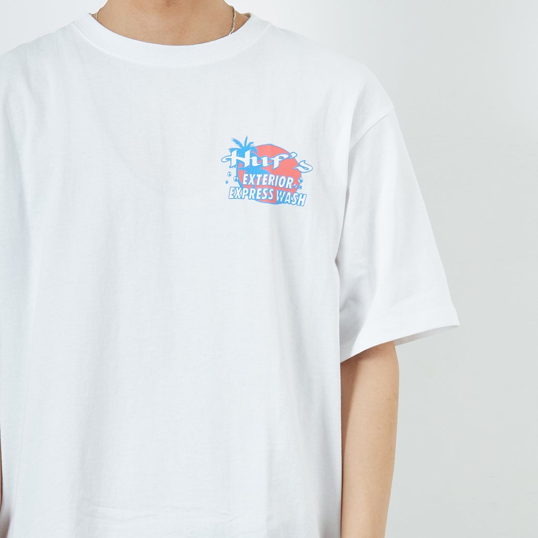 HUF [ハフ] フルサービス ショートスリーブTシャツ [TS02455] WHITE &&モデル身長：179cm 着用サイズ：L&&