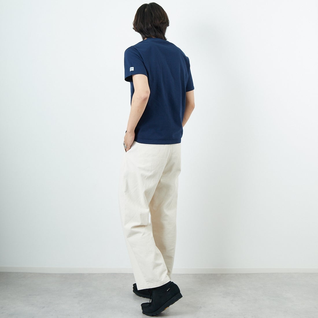 The Endless Summer [エンドレスサマー] カレッジロゴ フロッキープリントTシャツ [FH-25574337] 60 NAVY &&モデル身長：179cm 着用サイズ：M&&