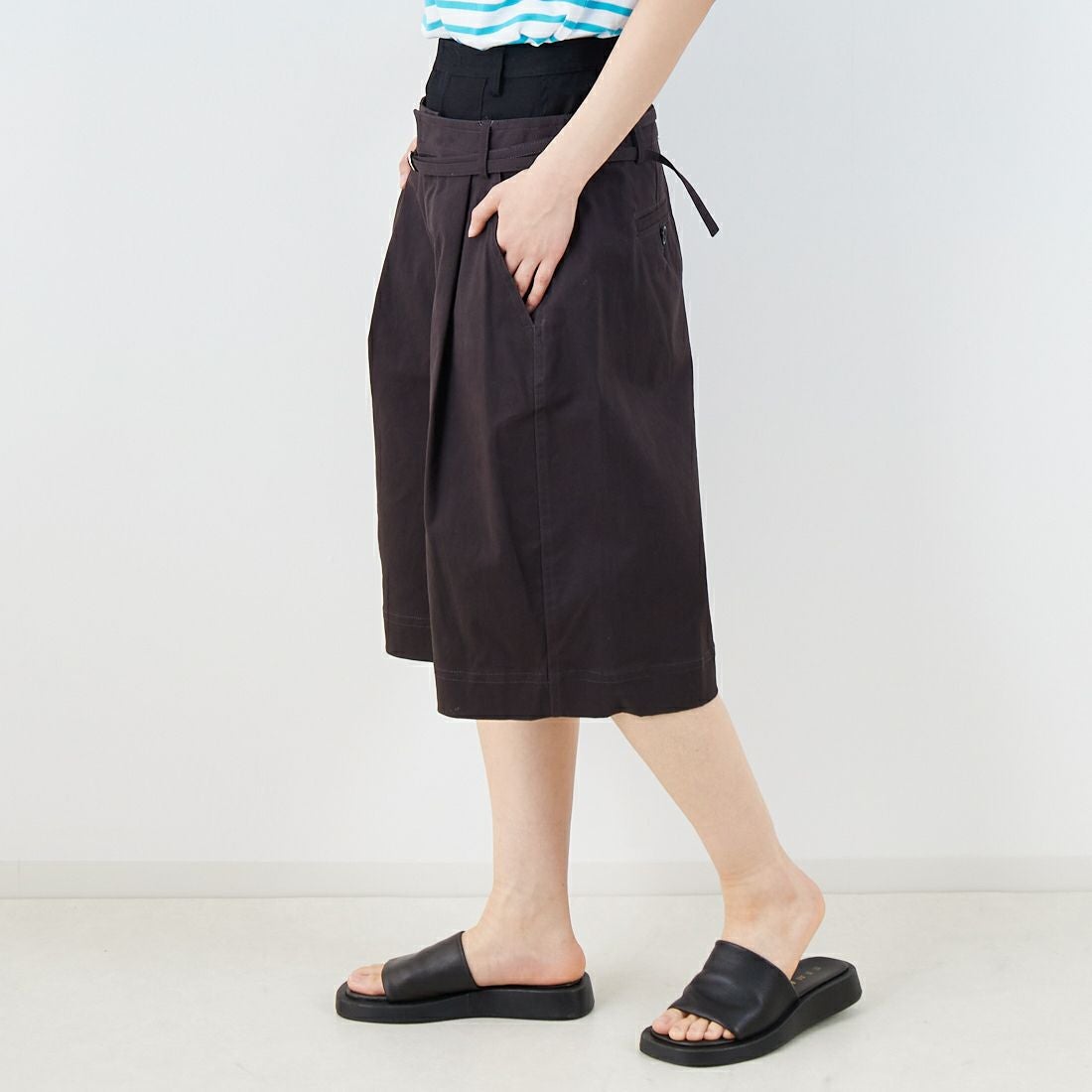 MAISON SPECIAL [メゾンスペシャル] 2WAYダブルウエストカーブハーフパンツ [21251465315] BLK &&モデル身長：160cm 着用サイズ：36&&