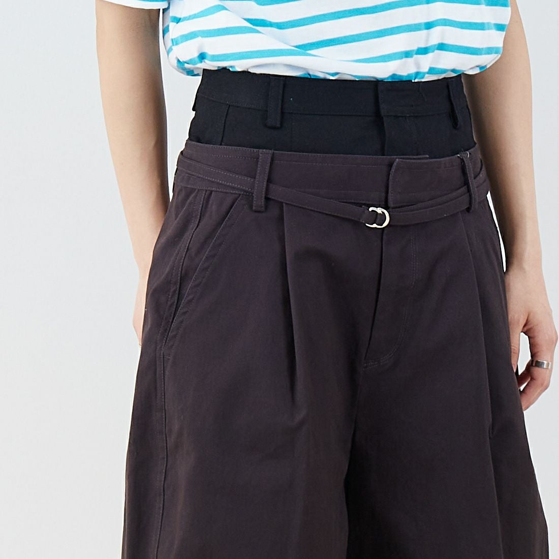 MAISON SPECIAL [メゾンスペシャル] 2WAYダブルウエストカーブハーフパンツ [21251465315] BLK &&モデル身長：160cm 着用サイズ：36&&