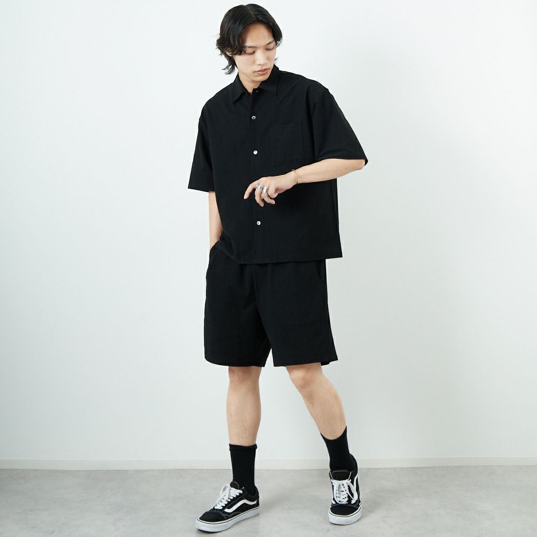 Jeans Factory Clothes [ジーンズファクトリークローズ] TECH WEAR クールリカバーシャツ [JFC-252-022] BLACK &&モデル身長：179cm 着用サイズ：L&&