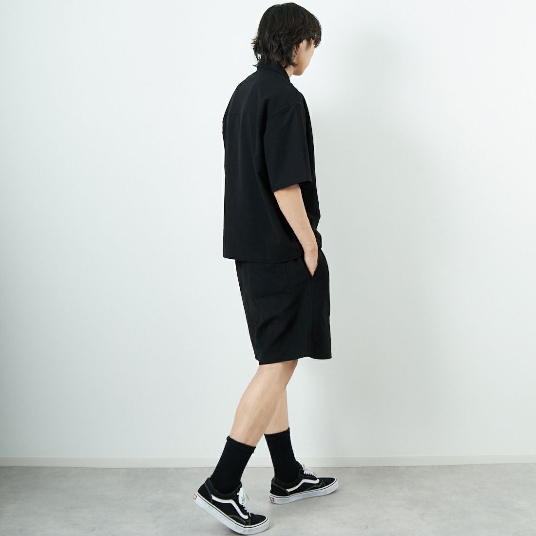 Jeans Factory Clothes [ジーンズファクトリークローズ] TECH WEAR クールリカバーシャツ [JFC-252-022] BLACK &&モデル身長：179cm 着用サイズ：L&&