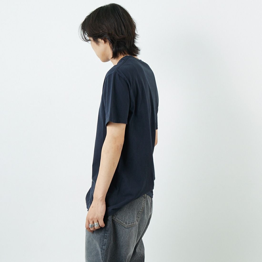 THRIFTY LOOK [スリフティールック] oasis ショートスリーブTシャツ [TL22S016-B] BLACK &&モデル身長：179cm 着用サイズ：L&&