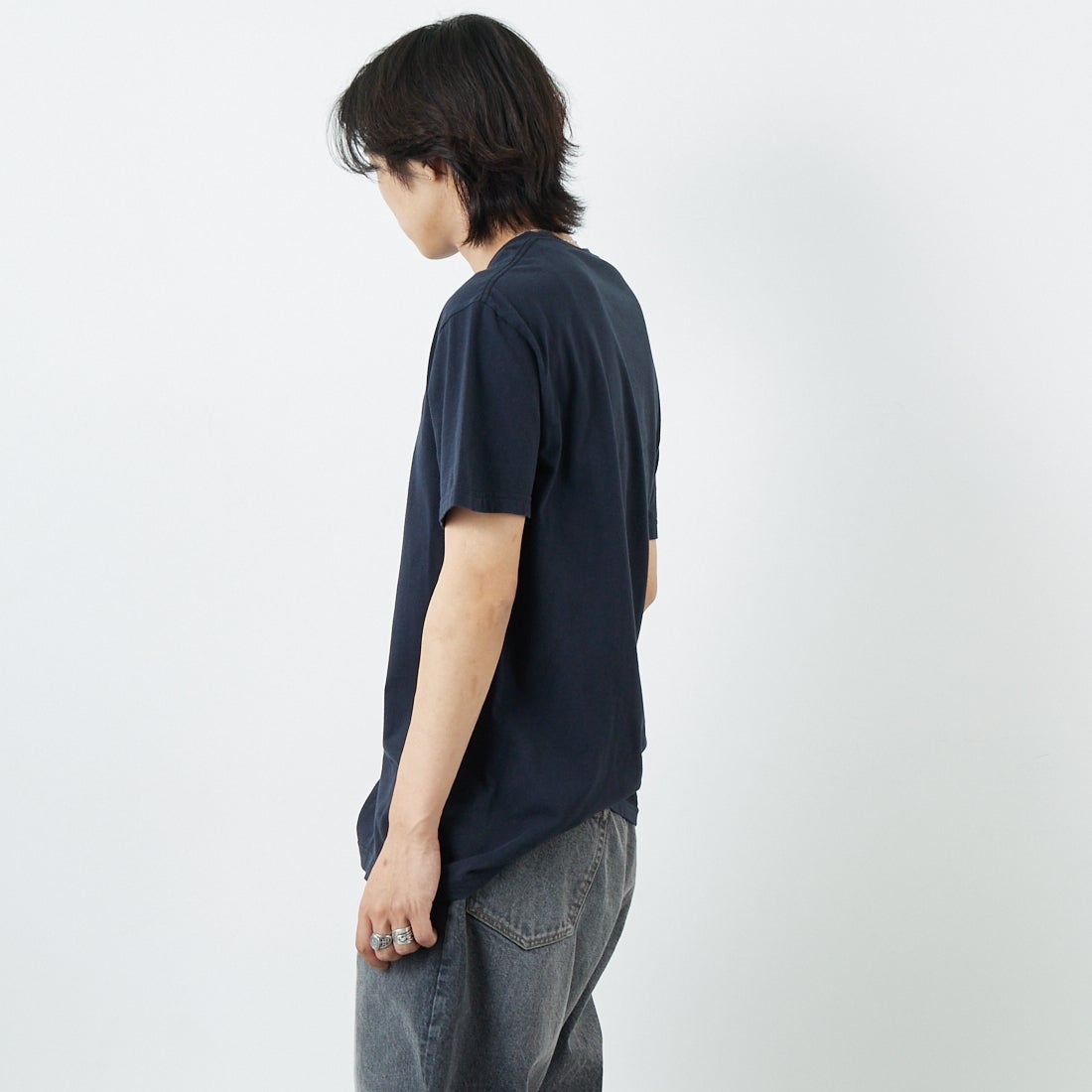 THRIFTY LOOK [スリフティールック] oasis ショートスリーブTシャツ [TL22S016-B] BLACK &&モデル身長：179cm 着用サイズ：L&&
