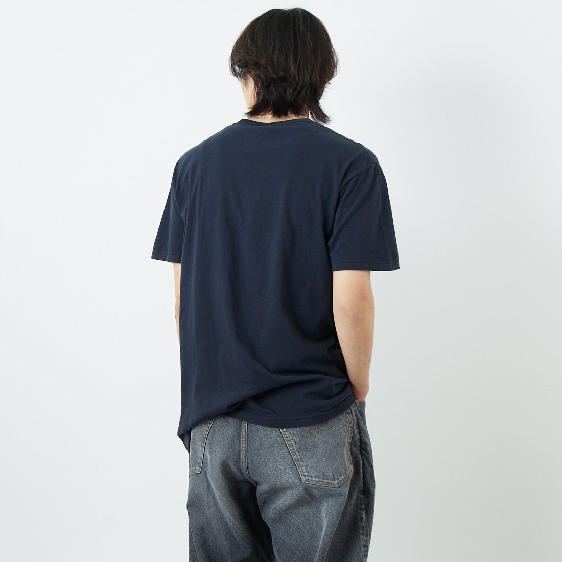 THRIFTY LOOK [スリフティールック] oasis ショートスリーブTシャツ [TL22S016-B] BLACK &&モデル身長：179cm 着用サイズ：L&&