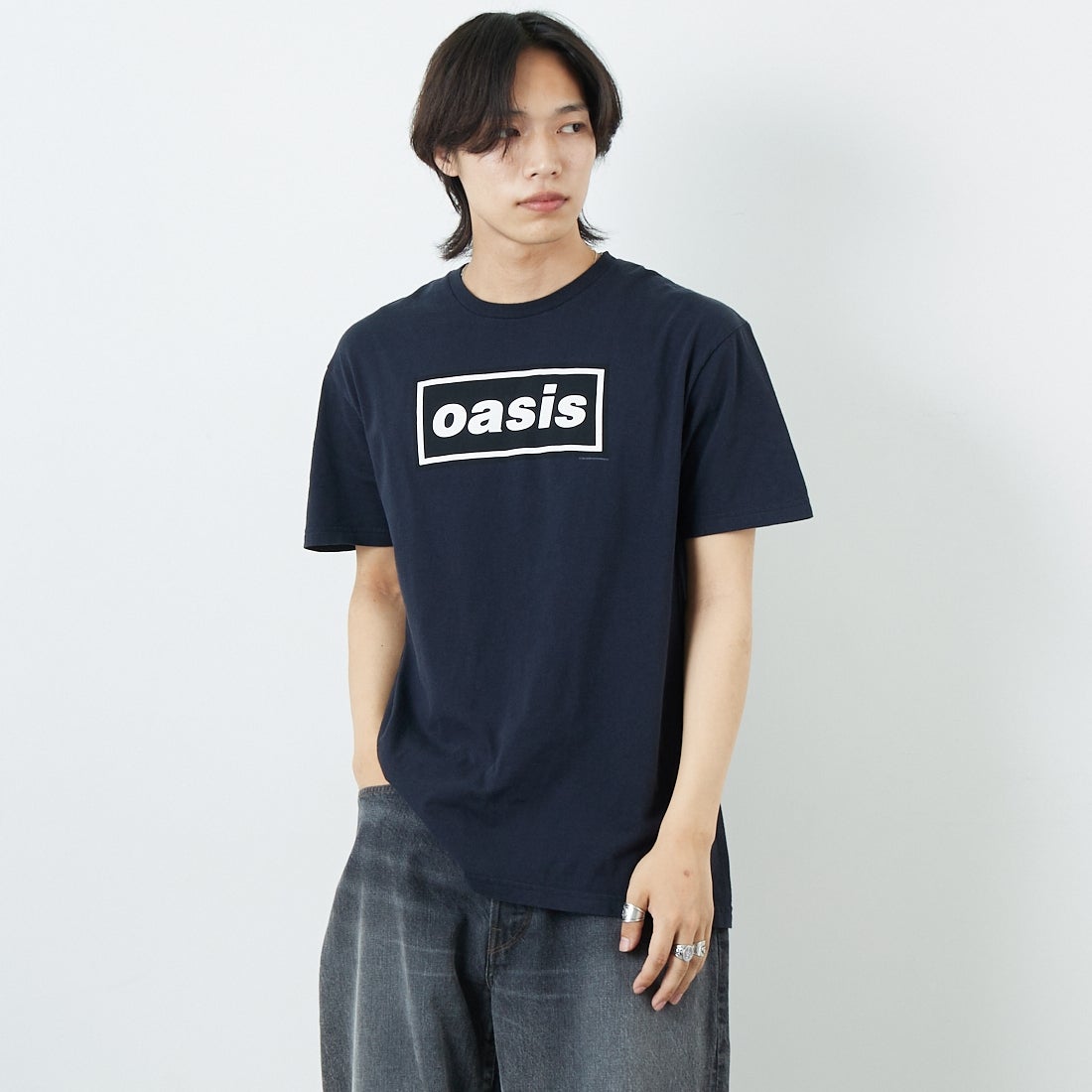 THRIFTY LOOK [スリフティールック] oasis ショートスリーブTシャツ [TL22S016-B] BLACK &&モデル身長：179cm 着用サイズ：L&&