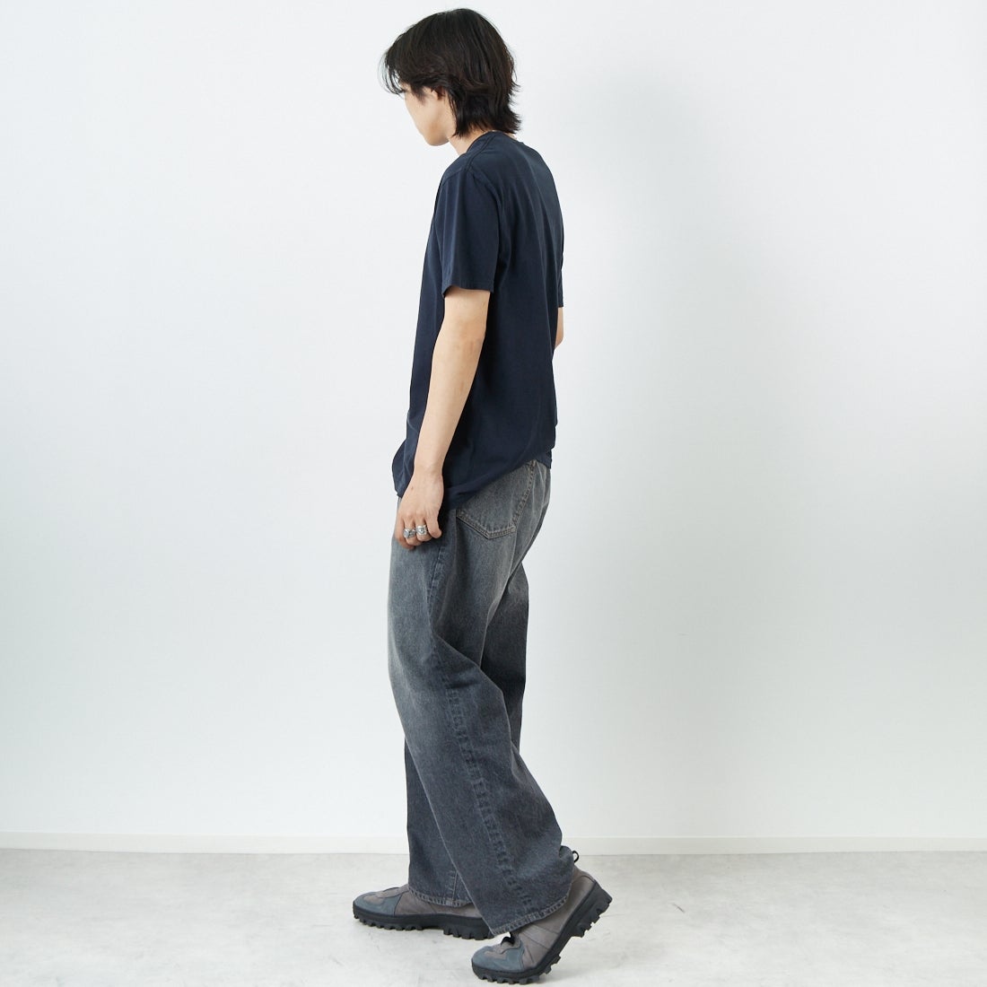 THRIFTY LOOK [スリフティールック] oasis ショートスリーブTシャツ [TL22S016-B] BLACK &&モデル身長：179cm 着用サイズ：L&&