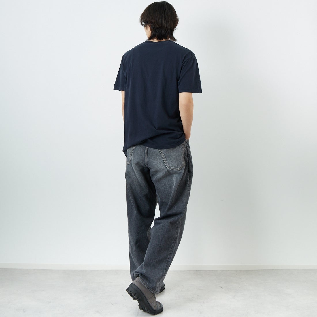 THRIFTY LOOK [スリフティールック] oasis ショートスリーブTシャツ [TL22S016-B] BLACK &&モデル身長：179cm 着用サイズ：L&&