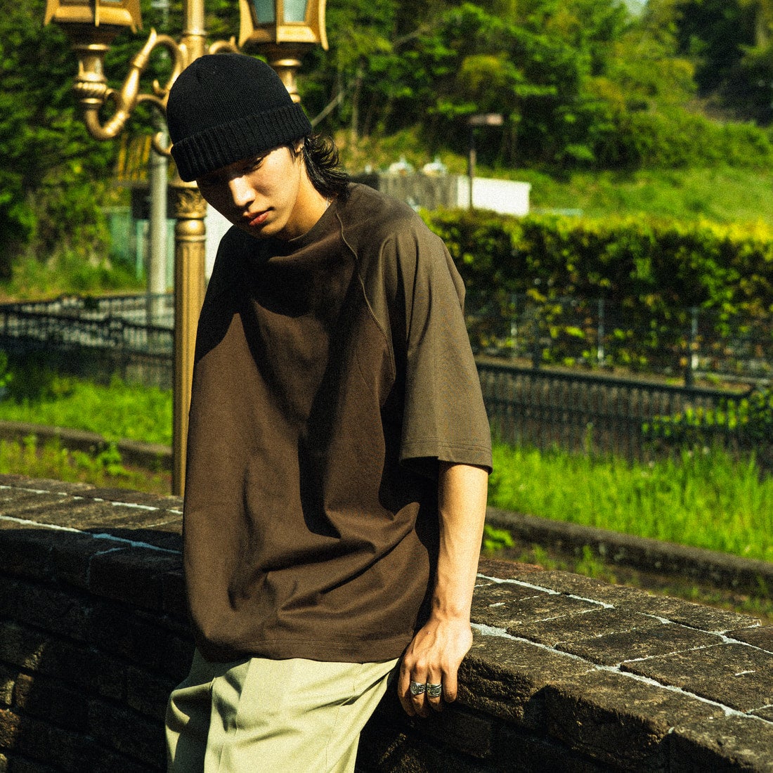 Name. [ネーム] 別注 ラグランビッグTシャツ [NMCU-JF-02] BROWN/KHAK &&モデル身長：179cm 着用サイズ：0&&