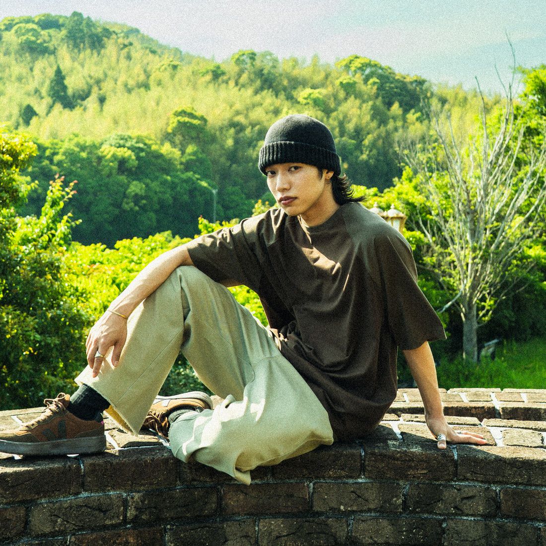 Name. [ネーム] 別注 ラグランビッグTシャツ [NMCU-JF-02] BROWN/KHAK &&モデル身長：179cm 着用サイズ：0&&