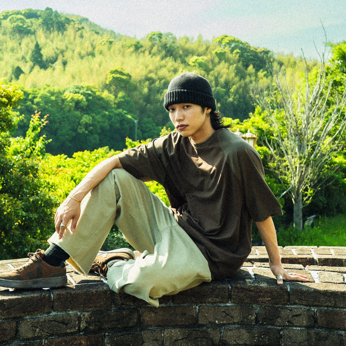 Name. [ネーム] 別注 ラグランビッグTシャツ [NMCU-JF-02] BROWN/KHAK &&モデル身長：179cm 着用サイズ：0&&
